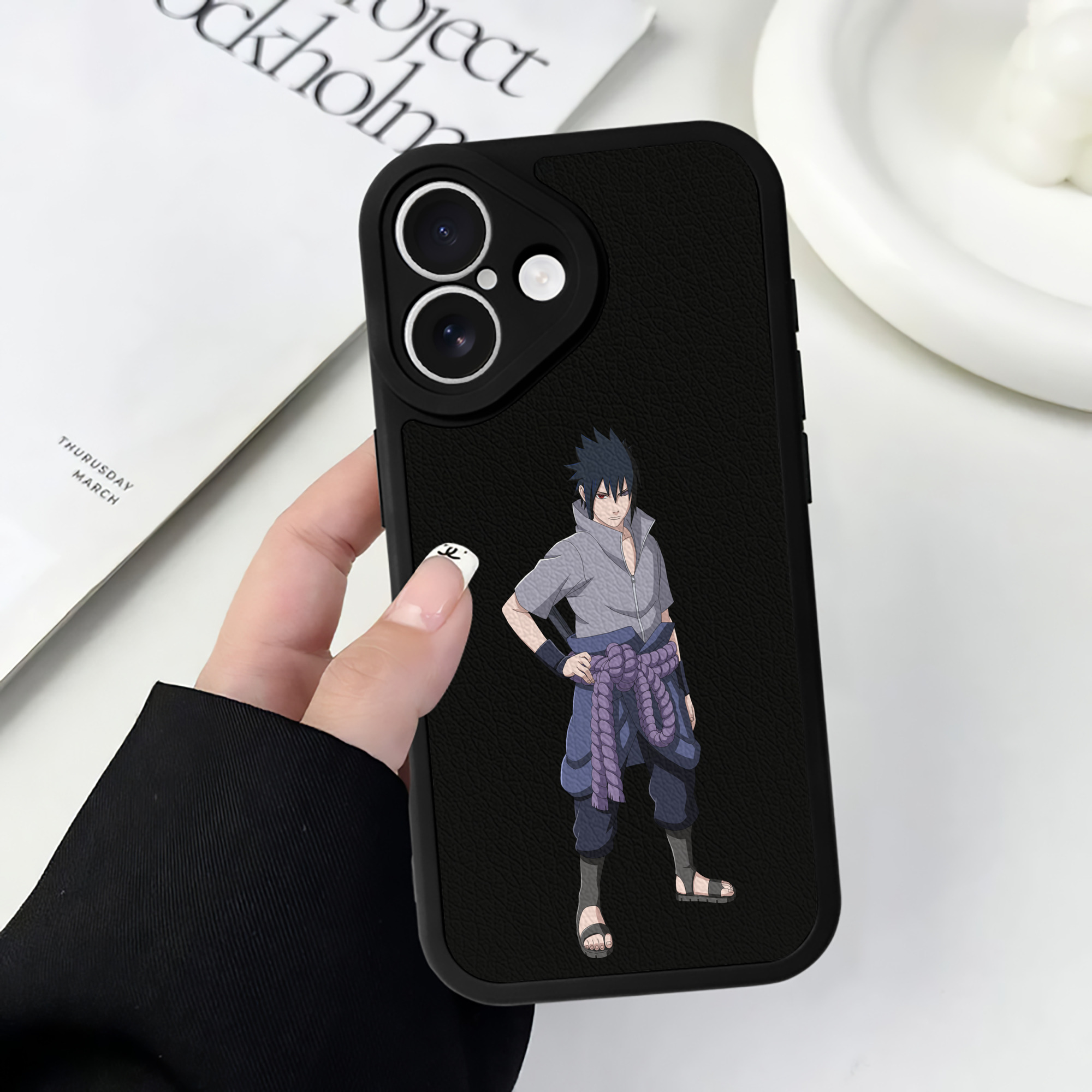 （画像用） NARUTO -ナルト- うちは サスケ Uchiha Sasuke 【iPhone 16シリーズ対応】シリコンスマホケース（レザー調） 材質：シリコン